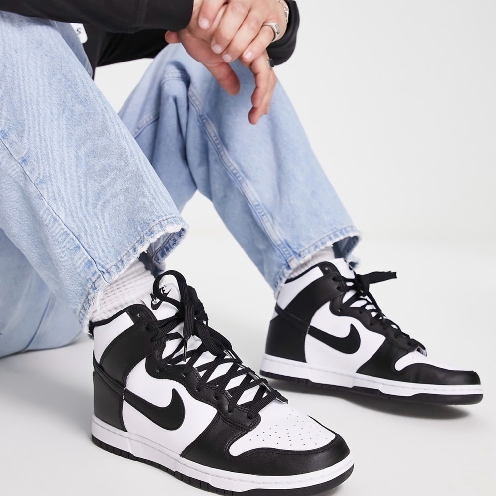 Nike Black and White High-Top Sneakers with Red Accents - Picture 10 of 10